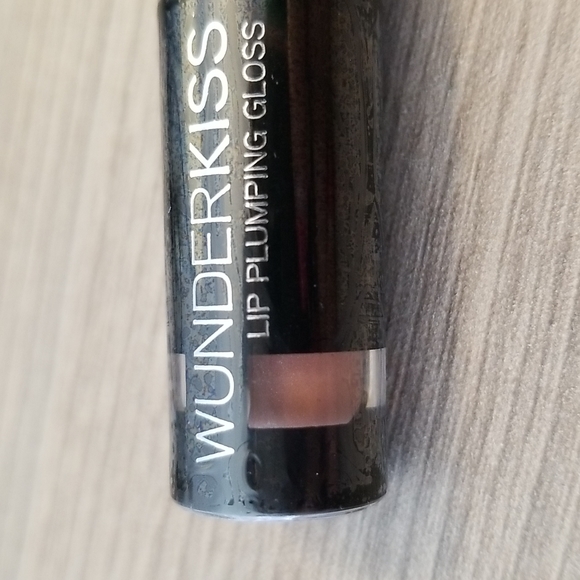 π 3/$10 Wunderkiss Limp Plumping Gloss in Nude Color - Picture 2 of 2